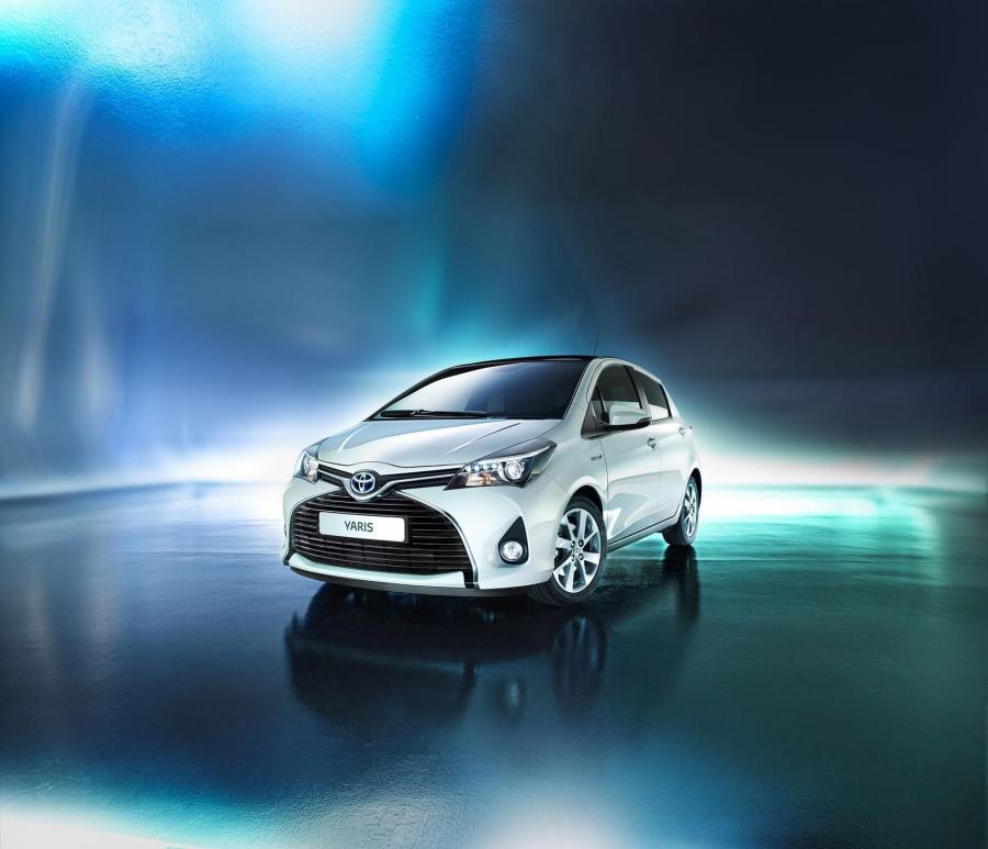  Toyota Yaris Hybrid 2014 года  (фото 10 из 29)